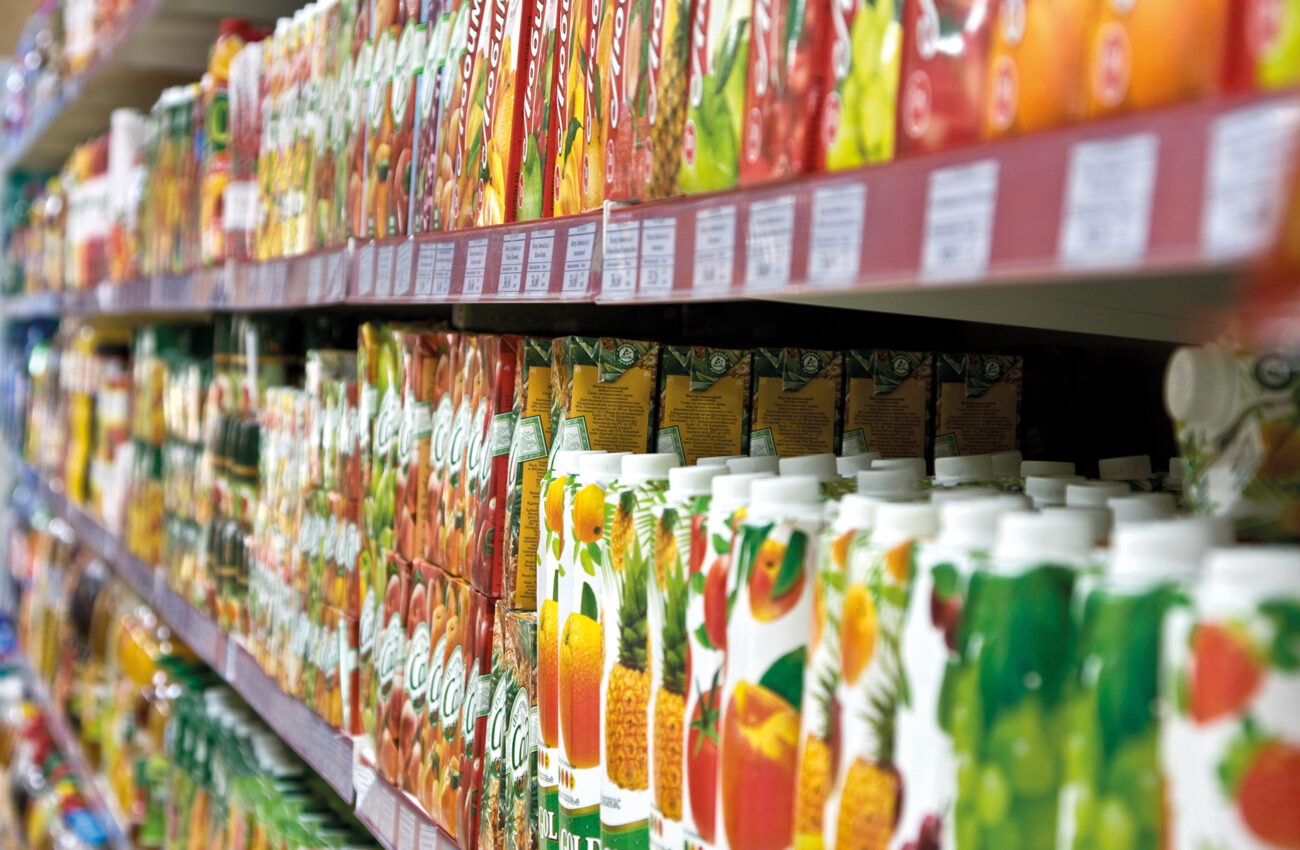 Aktualisierung der regaletiketten für sämtliche produkte des gesamten konzerns