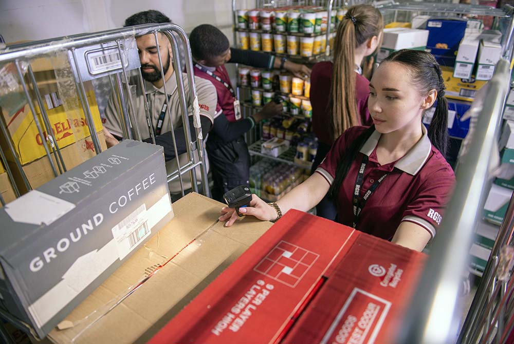 Vorbereitungsarbeiten im Warenlager